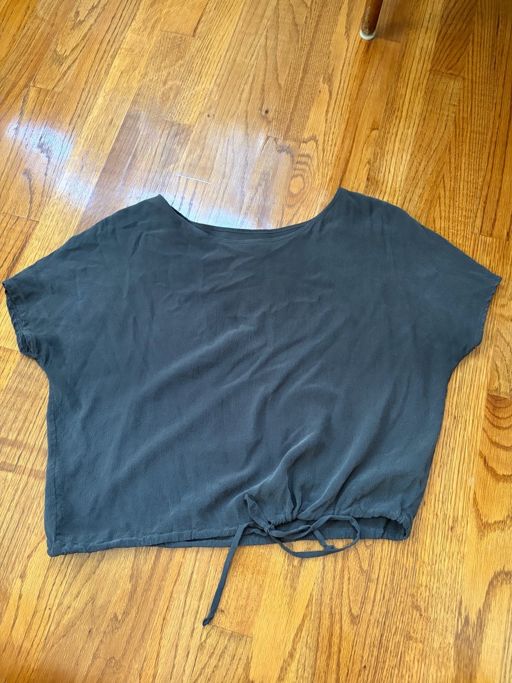 Chaser Gray Tie-Hem Short Sleeve Top